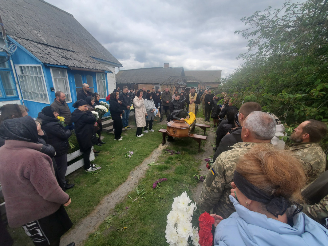 Троє синів втратили батька: на Волині попрощались з Героєм Миколою Кураном
