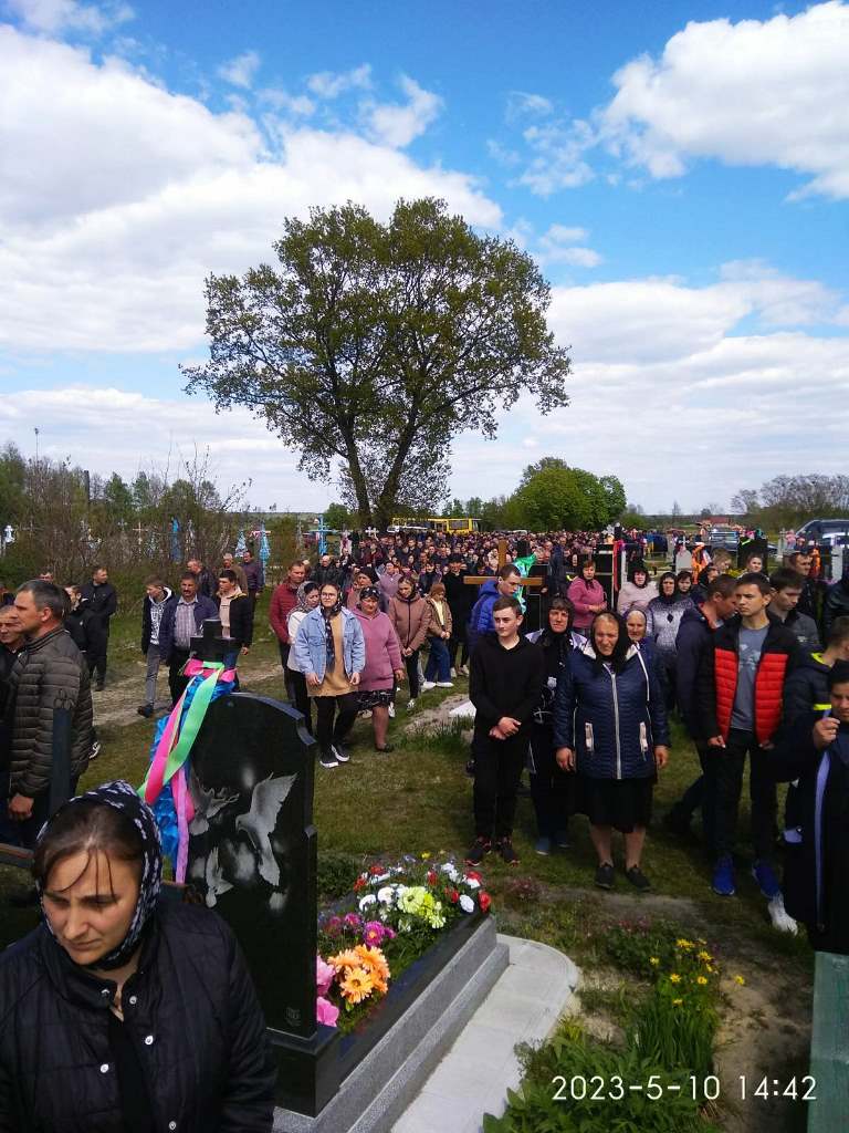 На Волині сотні людей провели в останню путь молодого Героя Володимира Банзерука