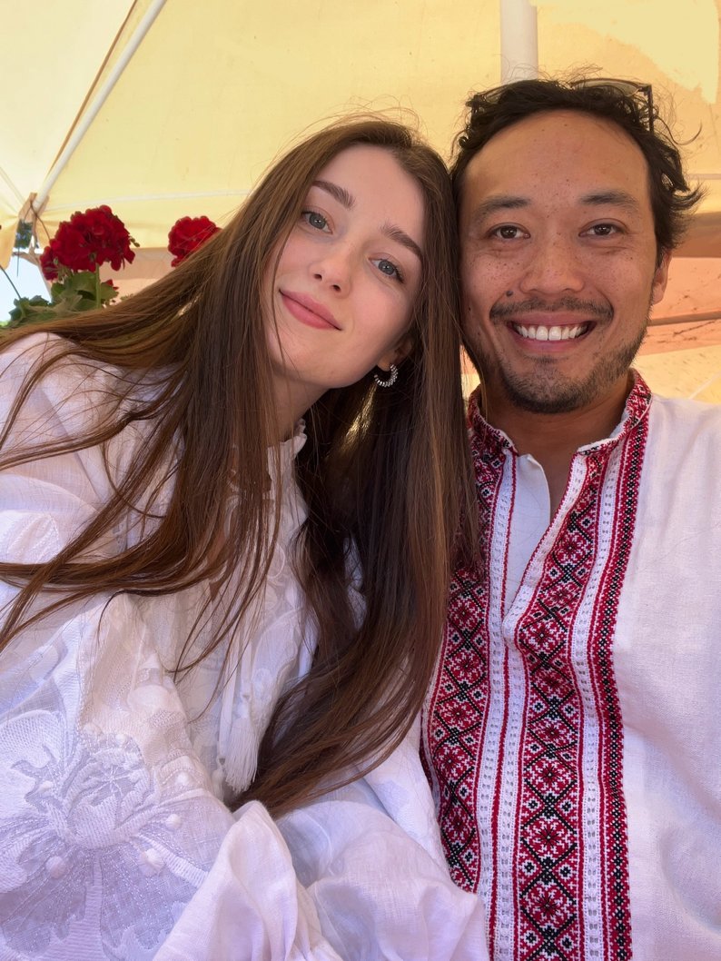 З Техасу на Волинь: американський комік гастролює Україною та збирає кошти для ЗСУ