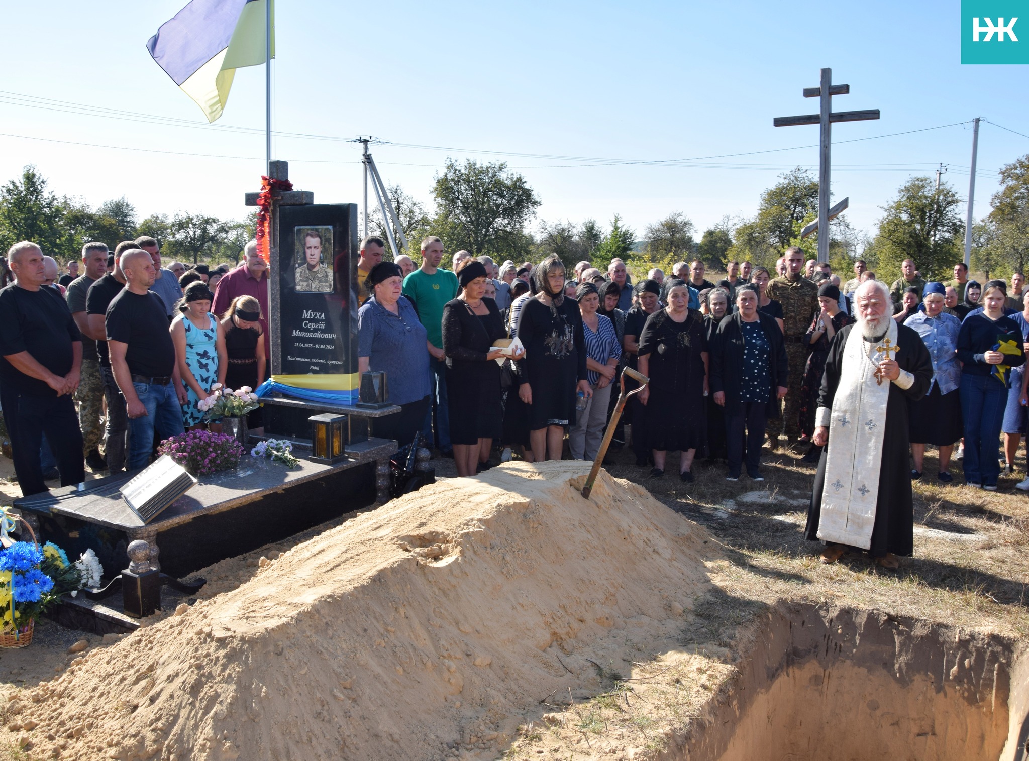 Поховали поряд із могилою його рідного брата-захисника: на Волині попрощались із Героєм Василем Мухою