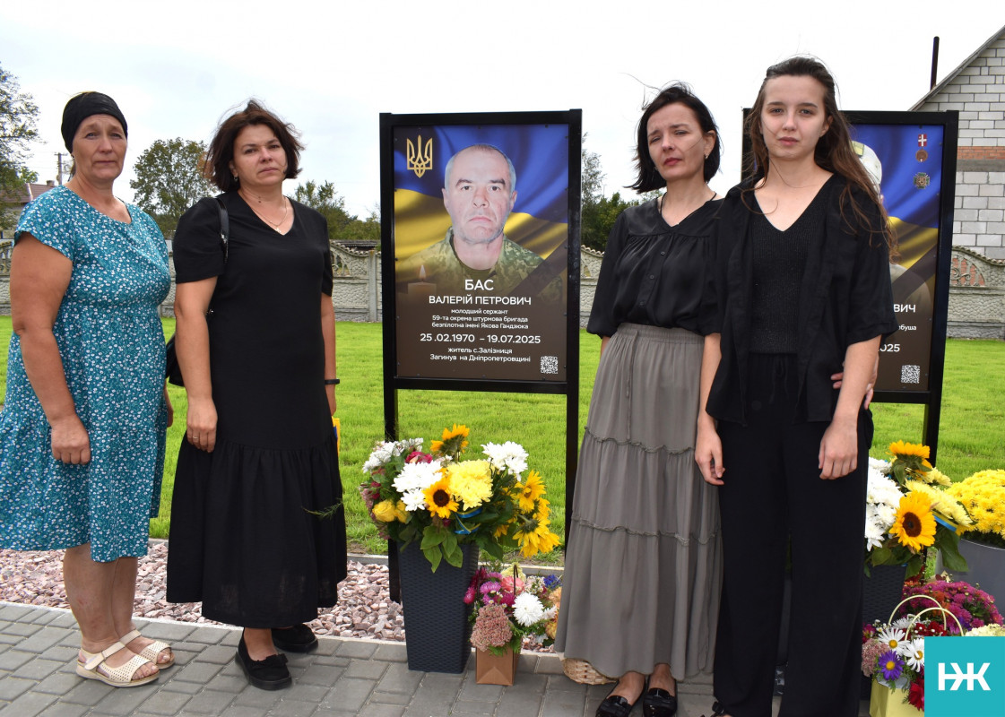 Сльози, голуби та шана загиблим захисникам: у громаді на Волині відкрили Алею пам’яті Героям