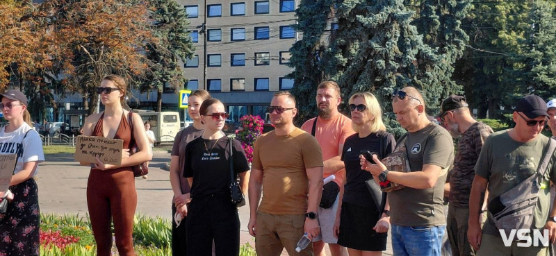 «Міняйте полонених, а не Федорова!»: лучани вийшли на протест проти кадрових ігор влади