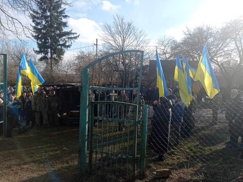 Війна продовжує забирати найкращих: на Волині останню шану віддали загиблому Герою Миколі Трачуку