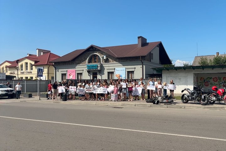 Після ДТП з 5-річною дитиною: у громаді на Волині вимагають не допускати неповнолітніх за кермо мотоциклів