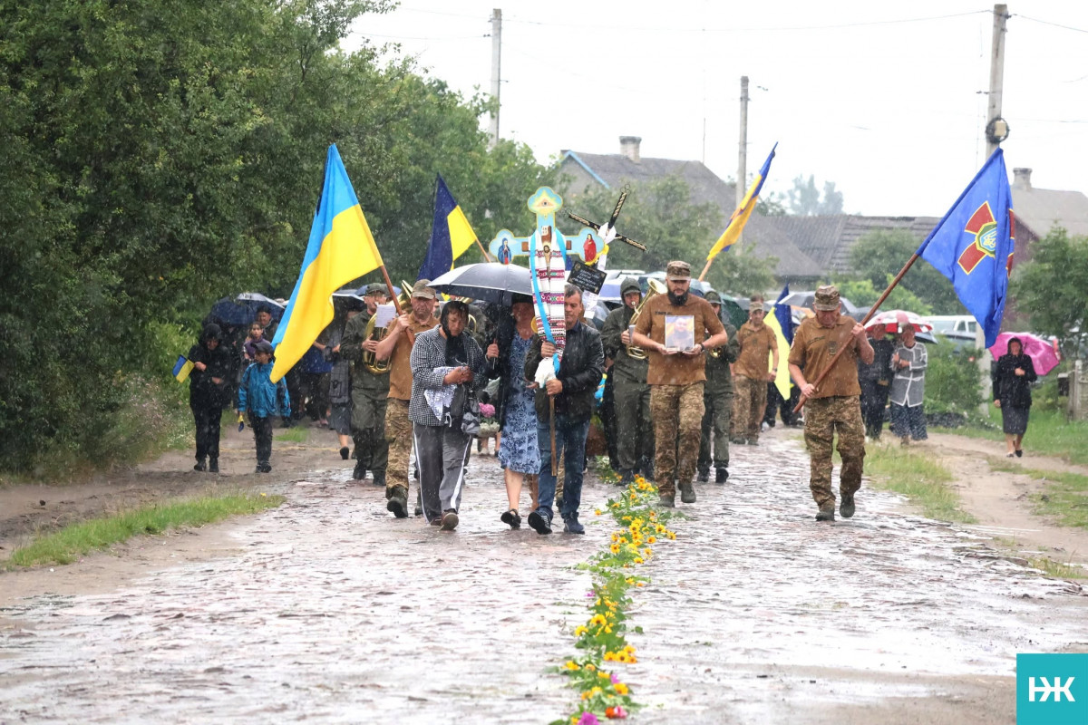 На Волині попрощалися із захисником Сергієм Клапінським, життя якого трагічно обірвала ДТП