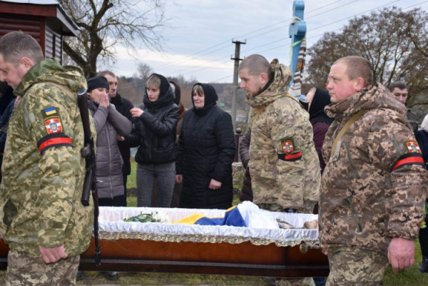 Помер внаслідок важких поранень біля Бахмута: на Волині попрощалися із солдатом Олексієм Аврамуком