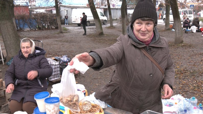 На Волині зросли ціни на волоські горіхи: промислових садів немає, урожай забезпечують селяни