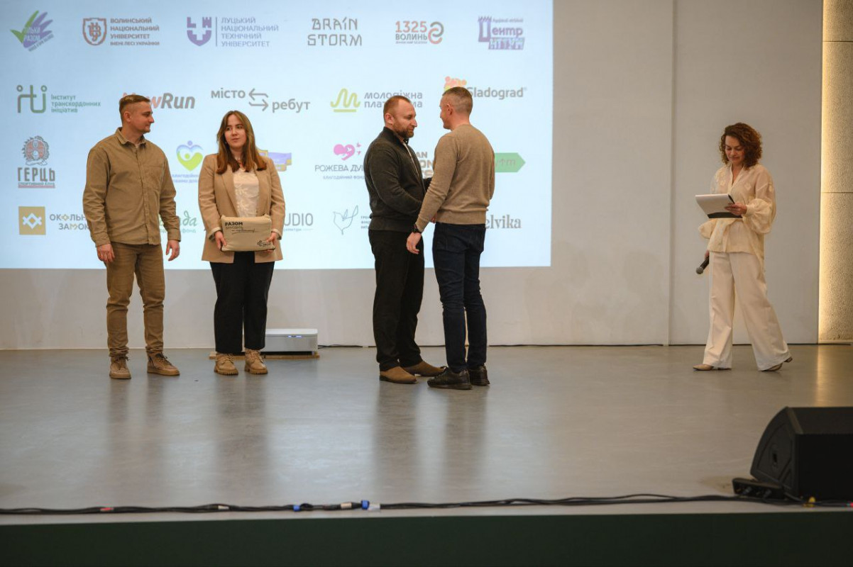 Понад 400 заходів і 9 премій: у Луцьку прозвітували про роботу з молоддю у 2025 році та нагородили партнерів