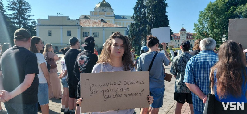 «Народ за Федорова!»: у Луцьку відбулася акція проти звільнення міністра оборони