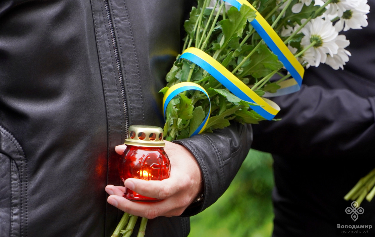 У Володимирі в гімназії №3 випускників-Героїв вшанували меморіальними дошками