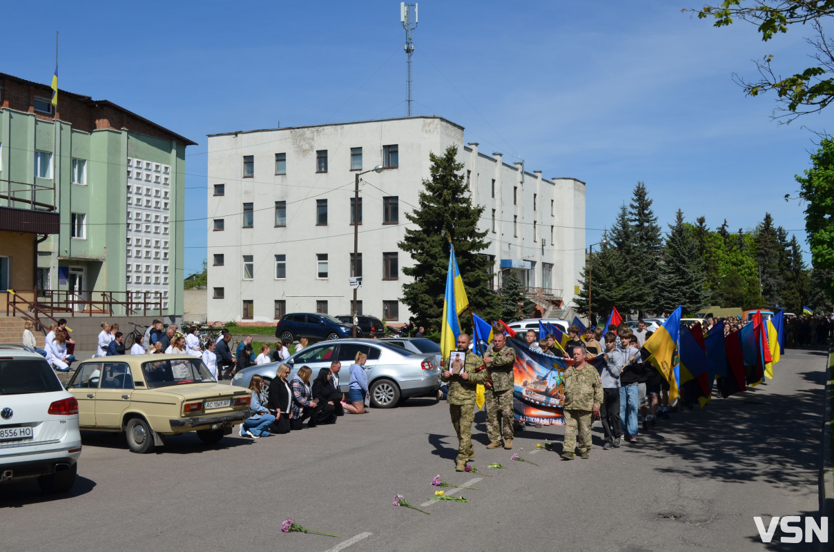 Був людиною, до якої тягнулося серце: на Волині попрощалися з 26-річним Героєм Дмитром Слюсарем