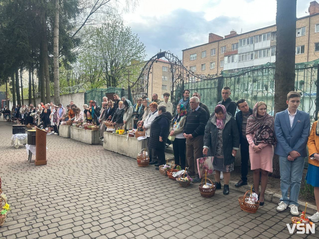 У Луцьку освятили паски в храмі Святого Великомученика Юрія Переможця ПЦУ. Фото