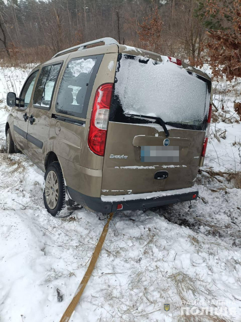 Водійка не впоралася з керуванням та з'їхала у кювет: на Волині в ДТП постраждали двоє осіб