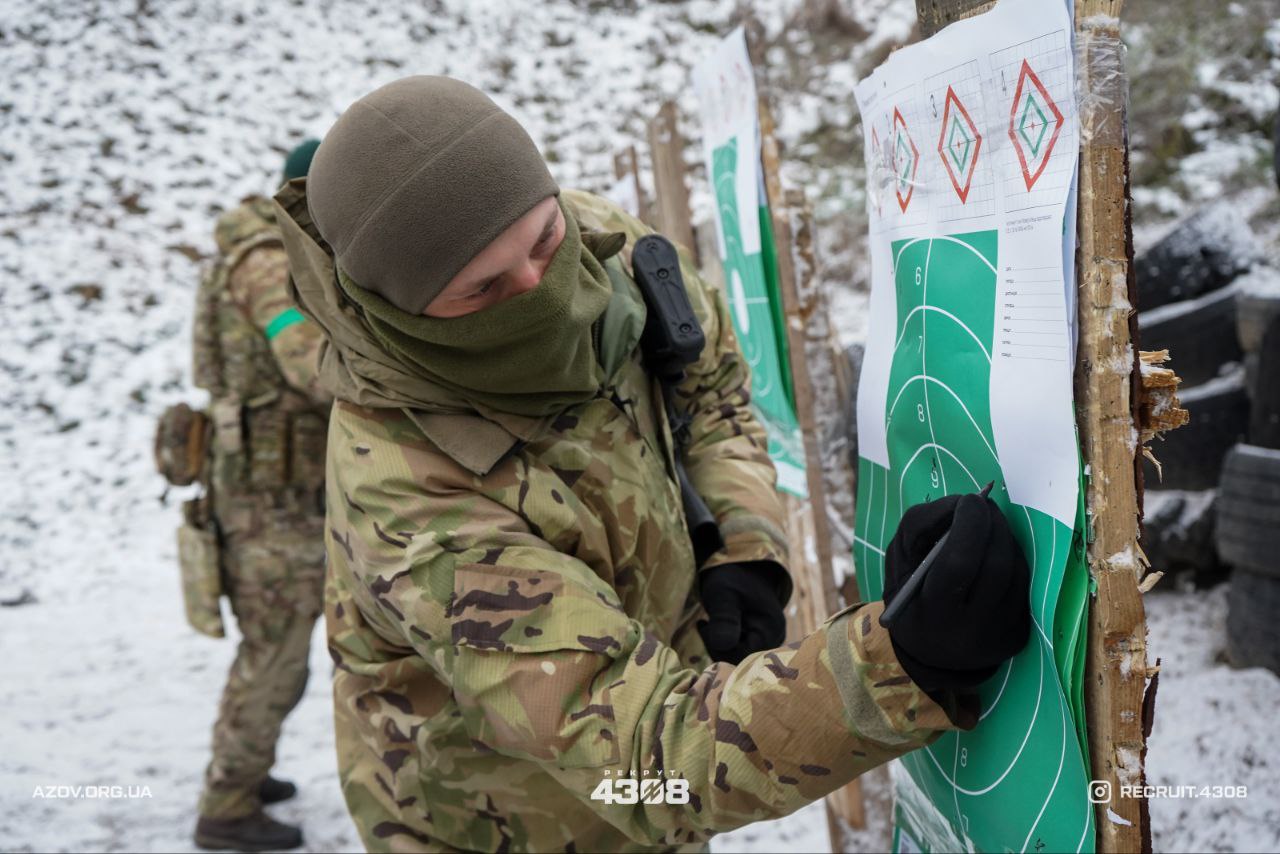 Вогонь, дрони та такмед: у Луцьку понад сотню цивільних навчали військової справи