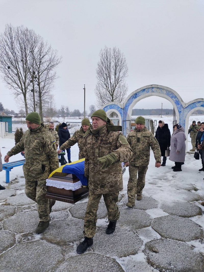 На Волині в останню дорогу провели полеглого воїна Руслана Гурича