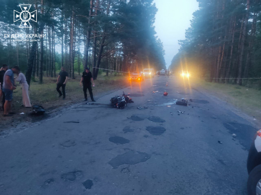 На Волині зіткнулися автівка і мотоцикл: тяжко травмувалися обидва водії. ОНОВЛЕНО