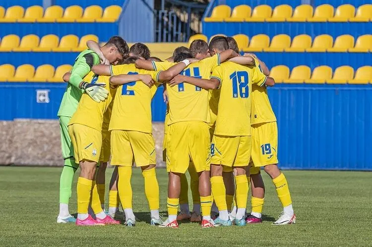 Лучанин оформив дубль: збірна України з футболу з розгромною перемогою вперше за 7 років пробилася на чемпіонат Європи U-17