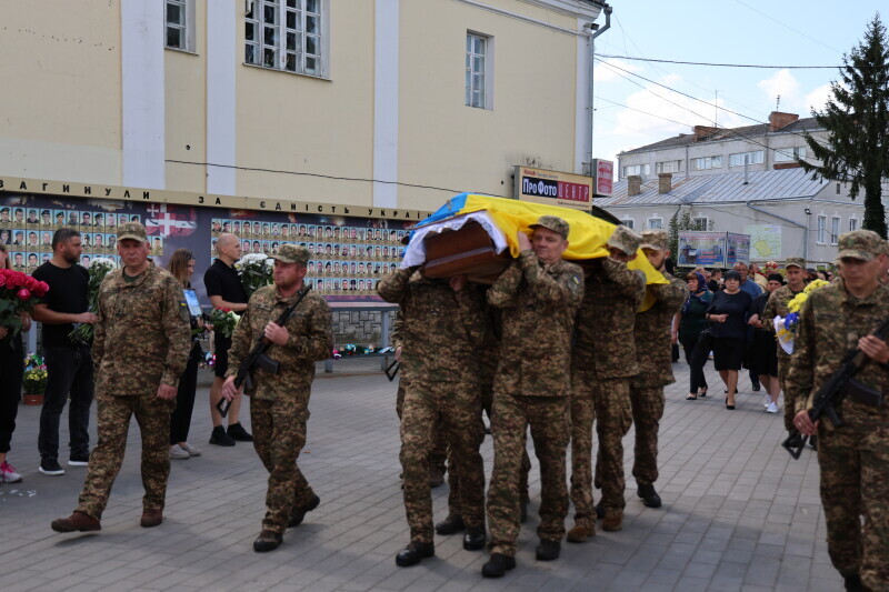 Назавжди 31: лучани провели в останню дорогу Героя Романа Самусіка