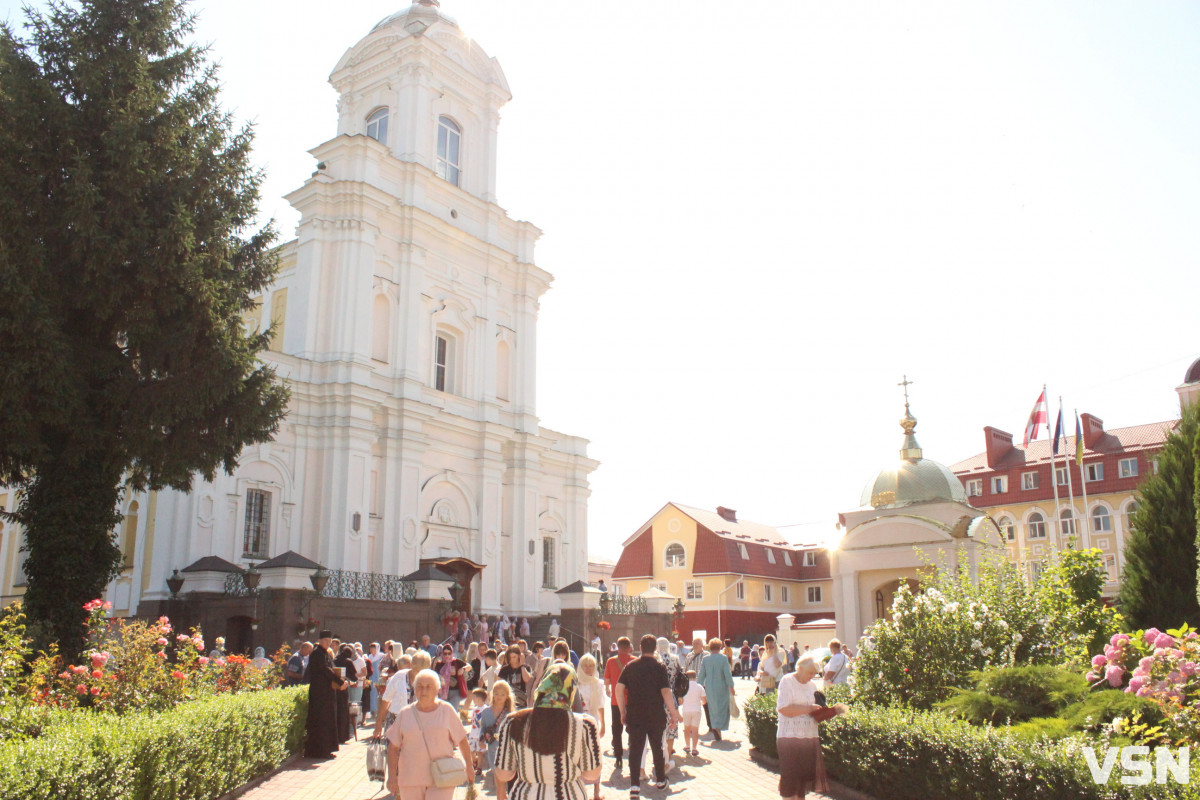 Чи відвідує молодь Луцька храми і що про це думає?