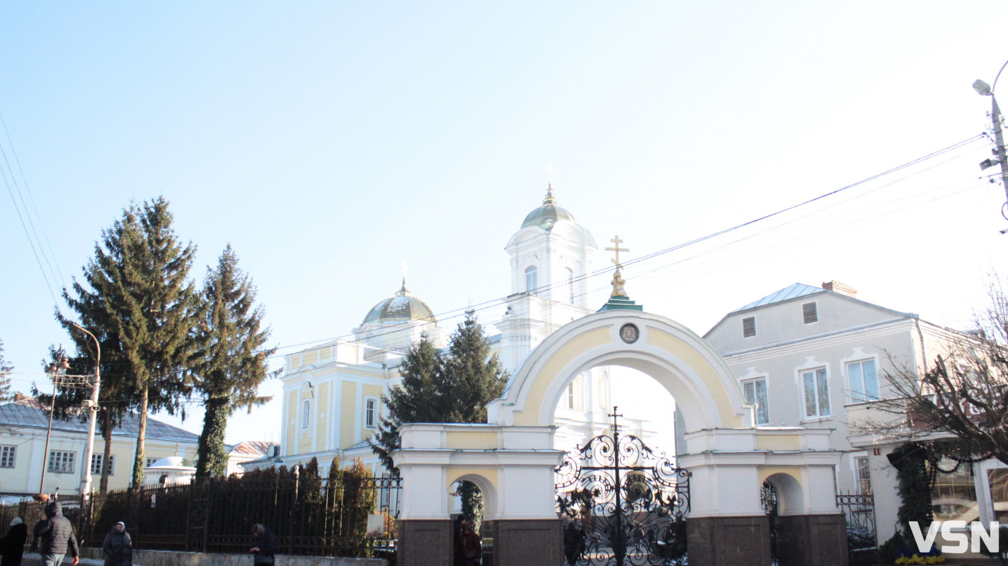 Засніжений Луцьк: як виглядають парки та двори міста взимку напередодні Нового 2026 року. Фоторепортаж