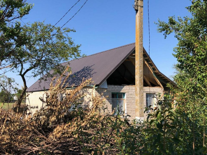 Будівельники з Волині перекрили 14 дахів у Благодатівці на Херсонщині