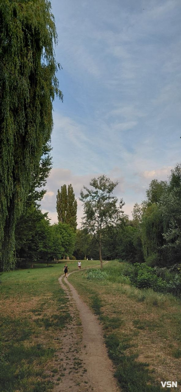 Як виглядає вечірній парк 900-річчя у Луцьку. Фоторепортаж