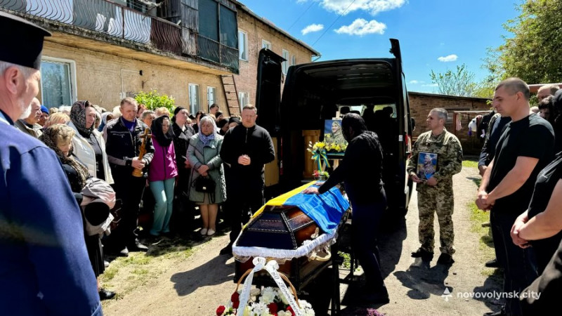 На Волині провели в останню дорогу Героя Андрія Кириченка