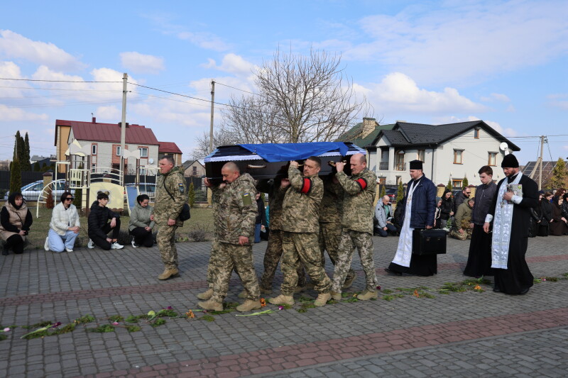 Навіки 53: біля Луцька попрощалися з Героєм Сергієм Гузем