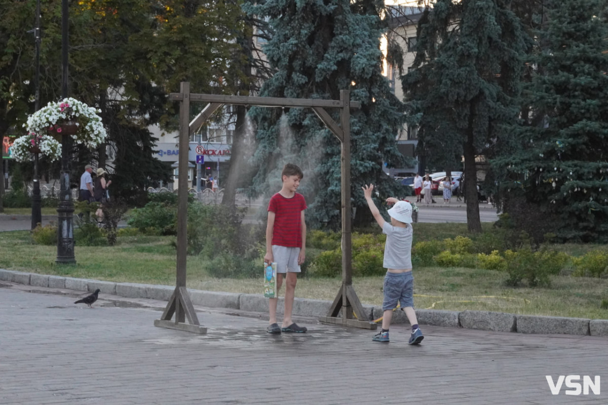 Вечірній Луцьк у променях сонця: кадри, які передають настрій літа. Фоторепортаж