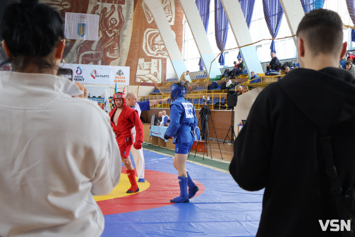 Понад 300 спортсменів у Луцьку змагаються на чемпіонаті України з самбо