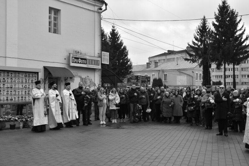 Два прощання в один день: у Луцьку поховали Героїв Вадима Басараба та Сергія Вікторського
