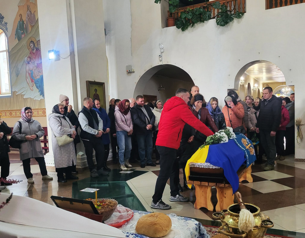 Майже два роки рідні чекали на диво: на Волині провели в останню путь Василя Шуміка
