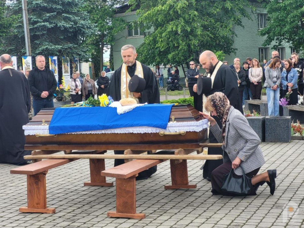 Понад два роки вважався зниклим безвісти: у громаді на Волині попрощалися з Героєм Олександром Барилюком