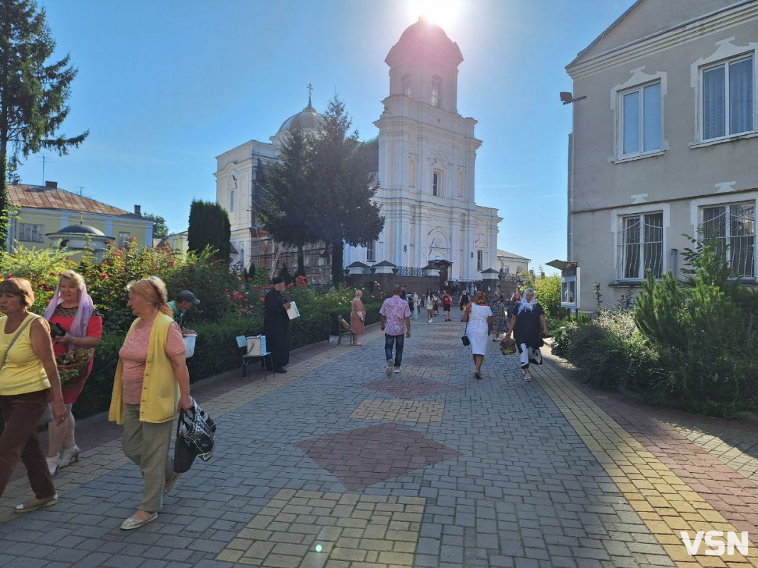 Що святять на Маковія у Луцьку. Фоторепортаж