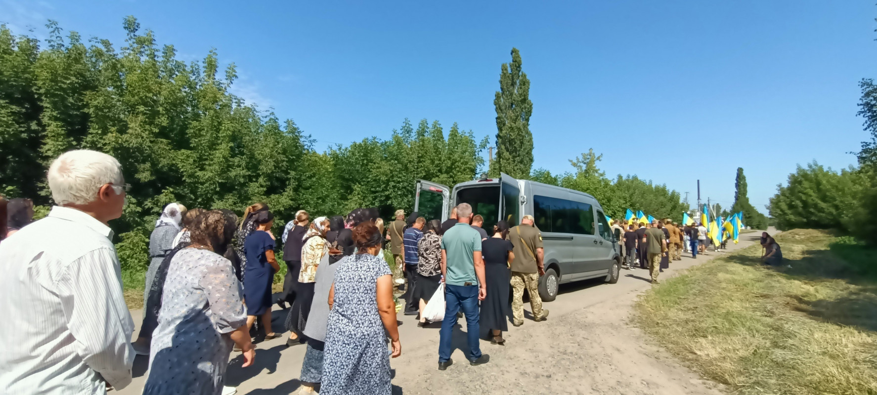 Три доньки втратили батька: на Волині попрощалися з Героєм Сергієм Петровим