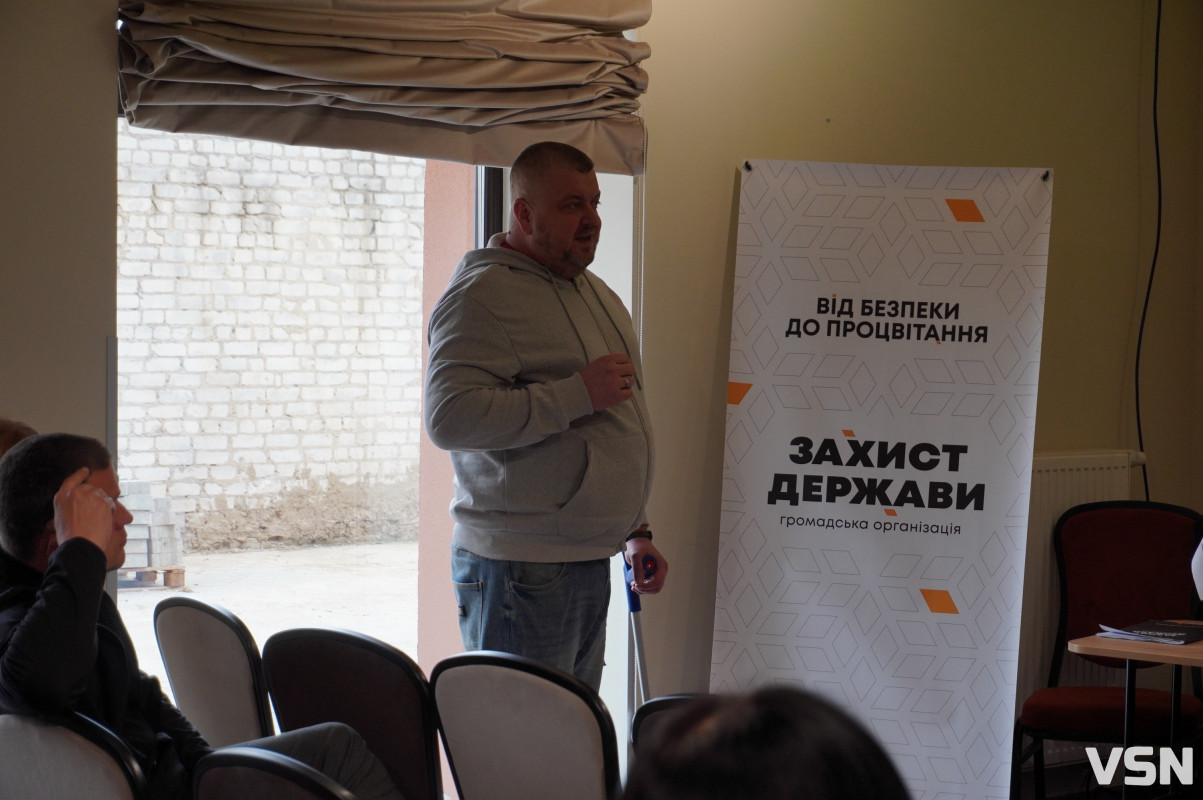 Люди не знають, що повинен робити депутат: у Луцьку обговорили парламентську кризу під час війни