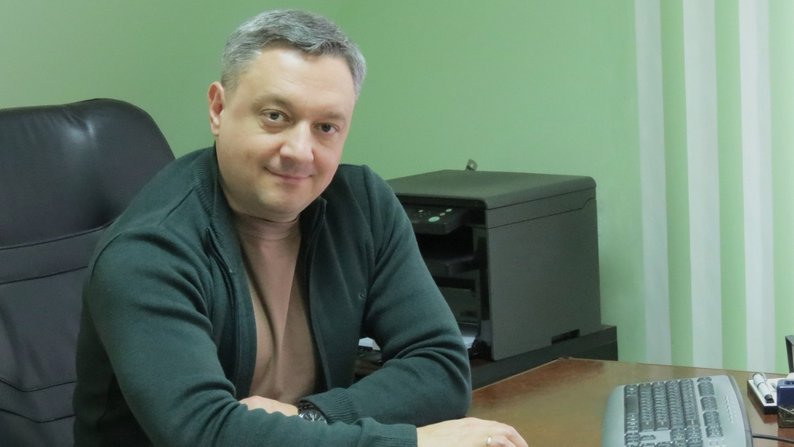 Люди перебігають дорогу просто між фурами: мешканці села біля Луцька просять автобус та перехід