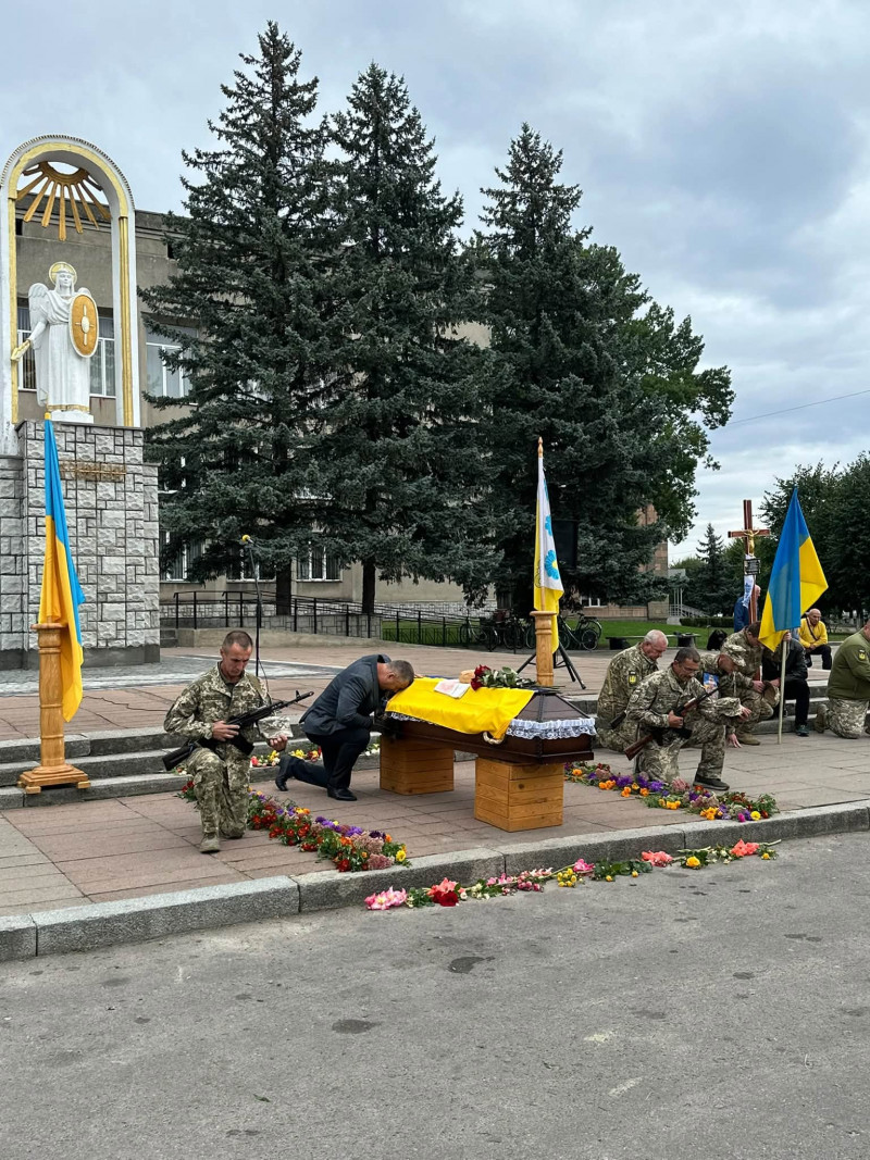 Понад два роки надії та очікування: на Волині провели в останню путь Героя Андрія Лабанта