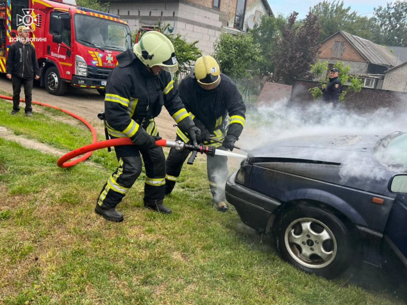 У місті на Волині під час руху загорівся легковик: що стало причиною