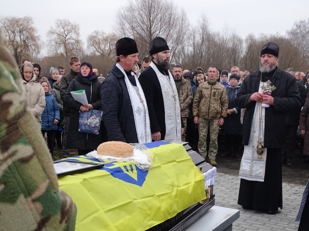 Добровольцем пішов до війська: на Волині попрощалися з Героєм Сергієм Попрійчуком