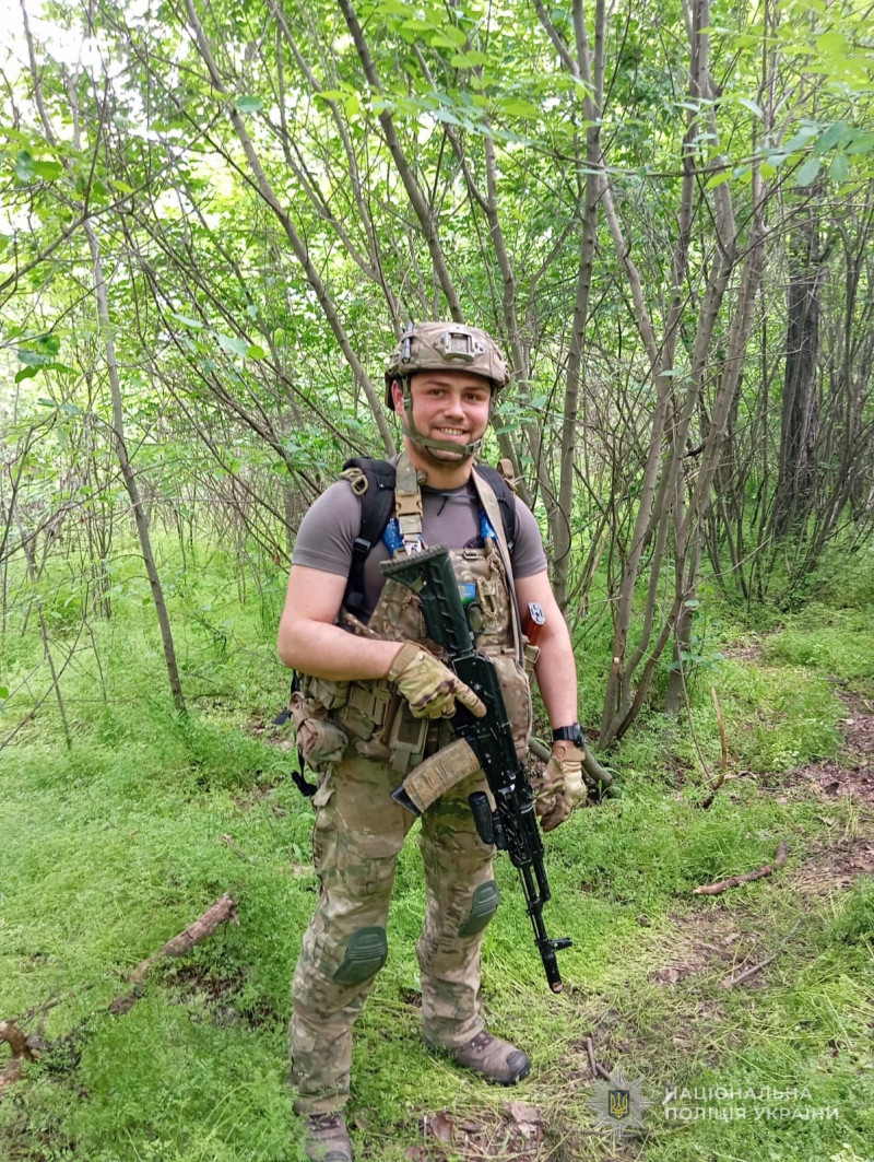 Бойовий медик-поліцейський з Волині заручився з коханою напередодні Дня закоханих