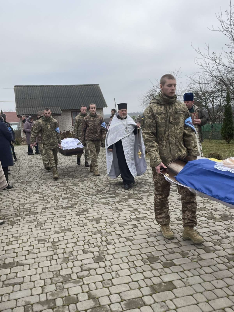 Трагічний день: на Волині попрощались з воїном Петром Онищуком