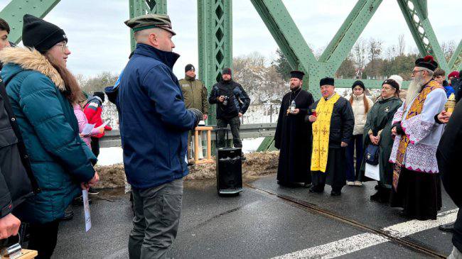 Символ Різдва Христового: на Волині зустріли Вифлеємський вогонь миру