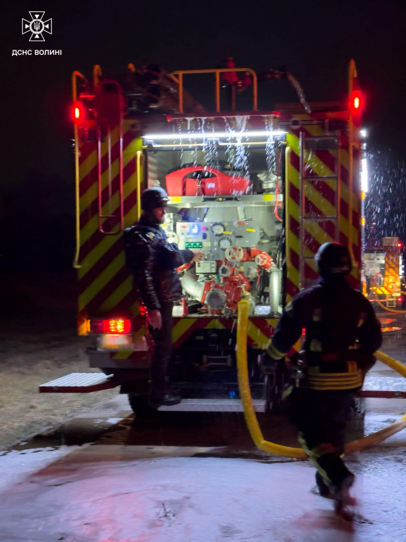На Волині внаслідок обстрілу виникла пожежа на об’єкті інфраструктури. Фото
