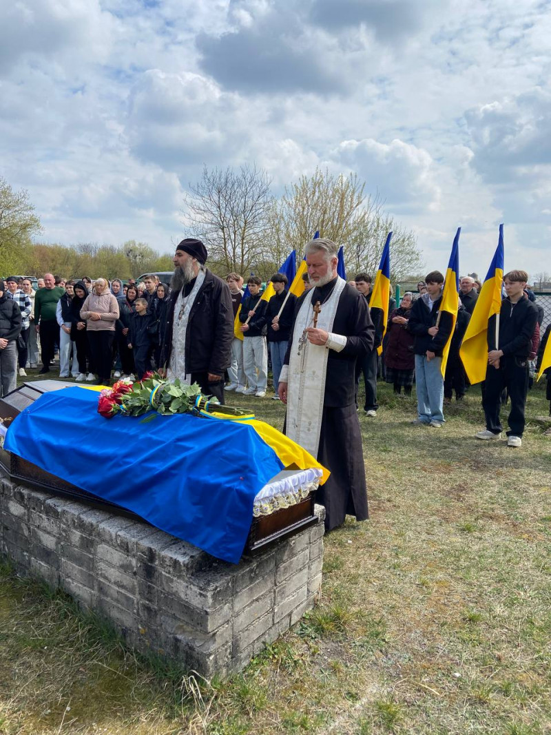 На Волині провели в останню дорогу Героя Володимира Бурнашева