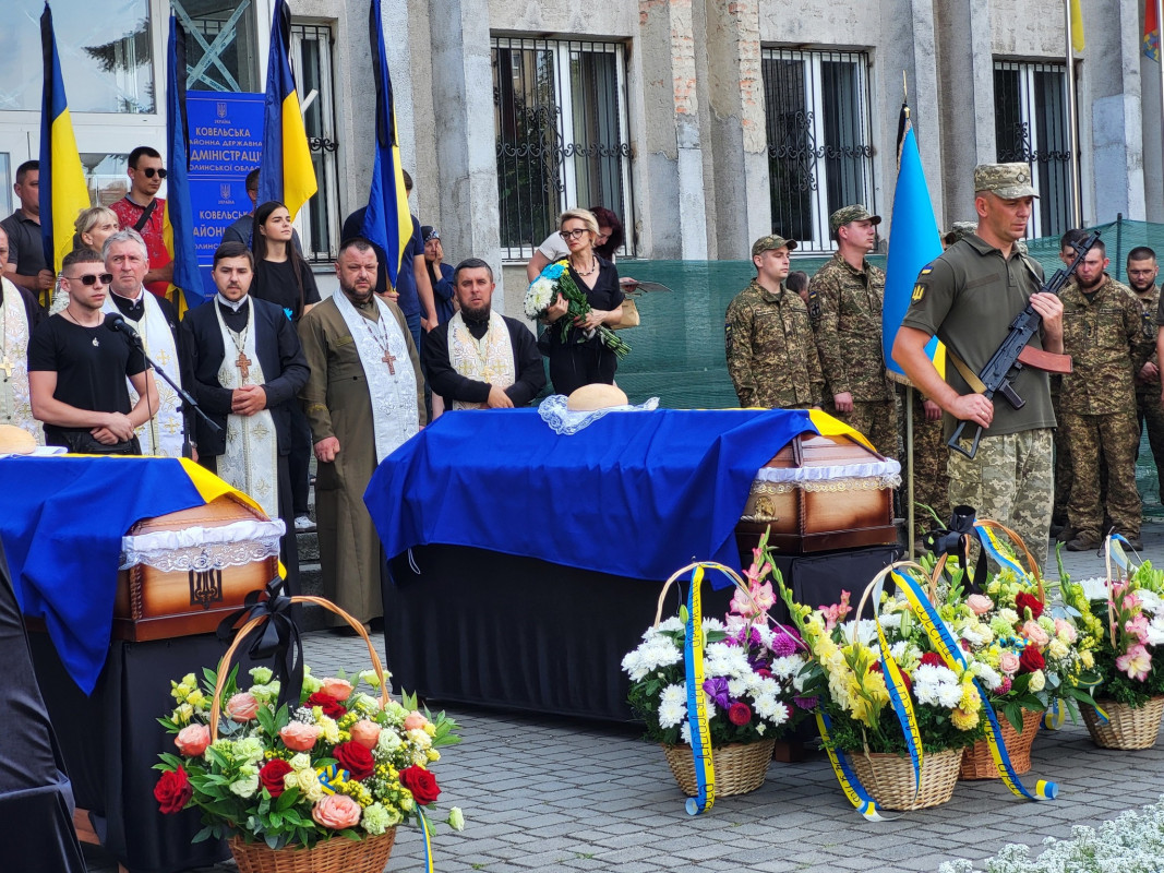 Сини продовжують боротьбу на фронті: на Волині попрощалися з Героями Юрієм Любашовим та Олександром Дубуком