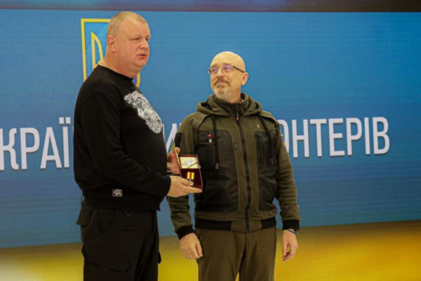 Волинський волонтер отримав нагороду від Міністра оборони та Головнокомандувача ЗСУ