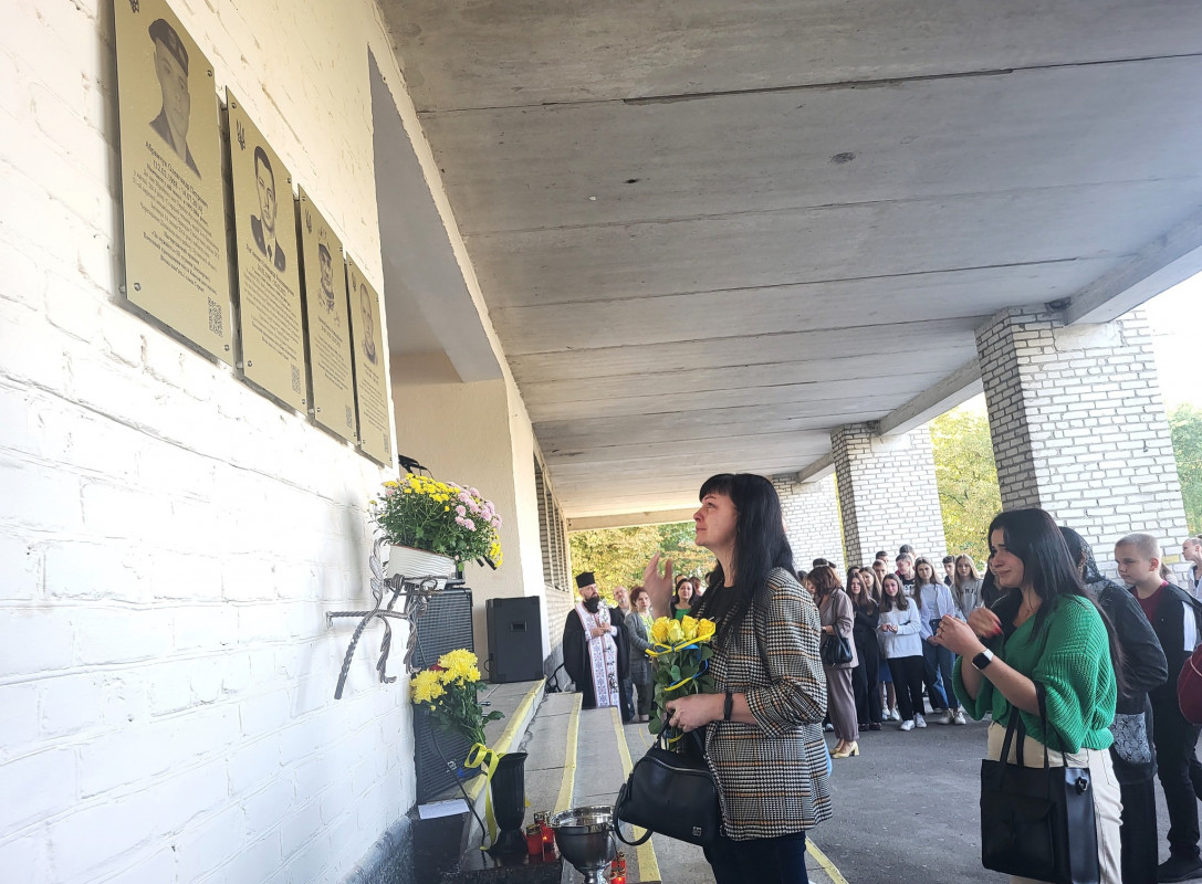 48 імен: у громаді на Волині відкрили меморіальні дошки на школах, де навчались полеглі Герої