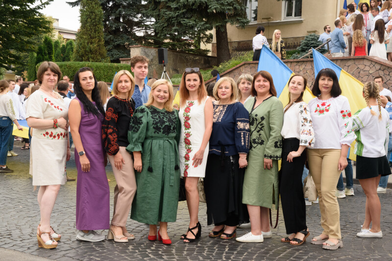 Стяг, за який українці віддають життя: у Луцьку відзначили День прапора. Фото