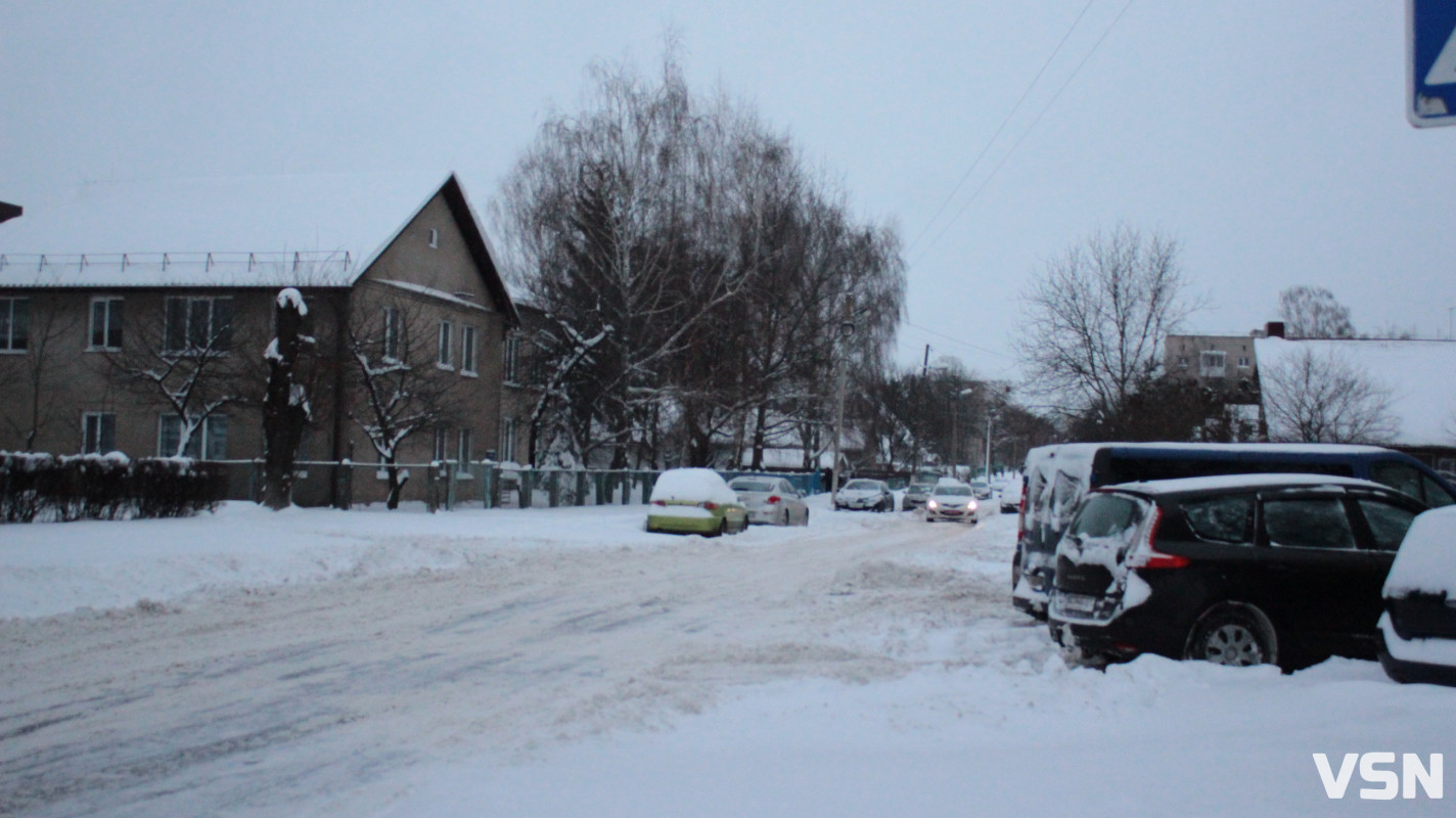 Луцьк після тижня снігопадів: фоторепортаж із засніжених вулиць міста